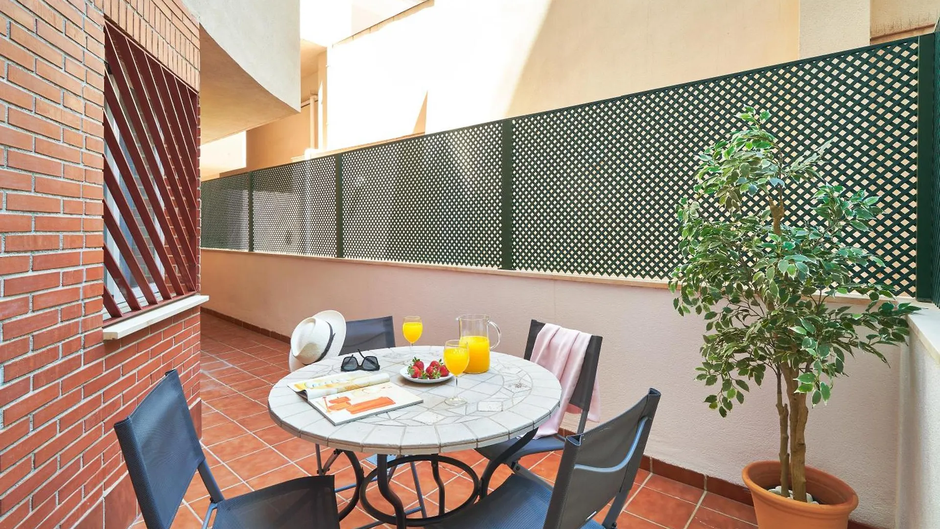 Modern City Centre Apartment W/ Terrace & Fast Wifi 马拉加 西班牙