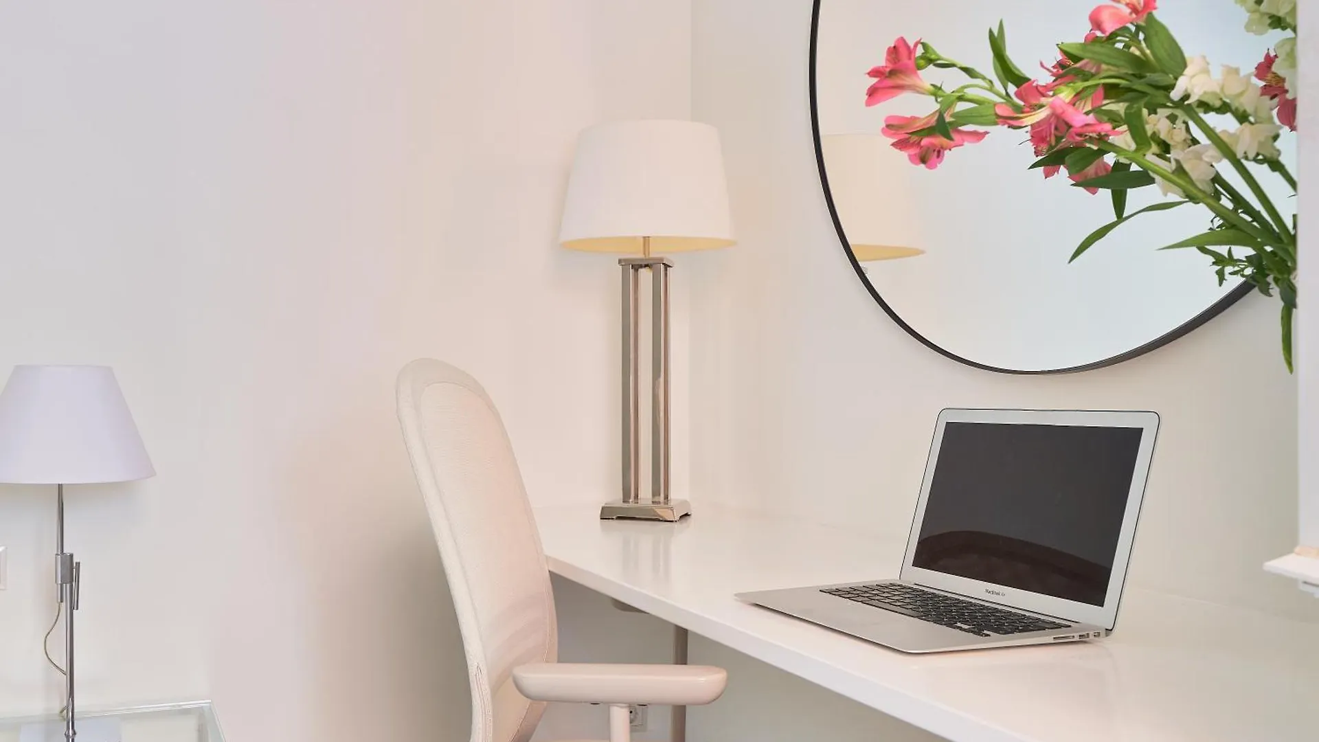 Modern City Centre Apartment W/ Terrace & Fast Wifi 马拉加