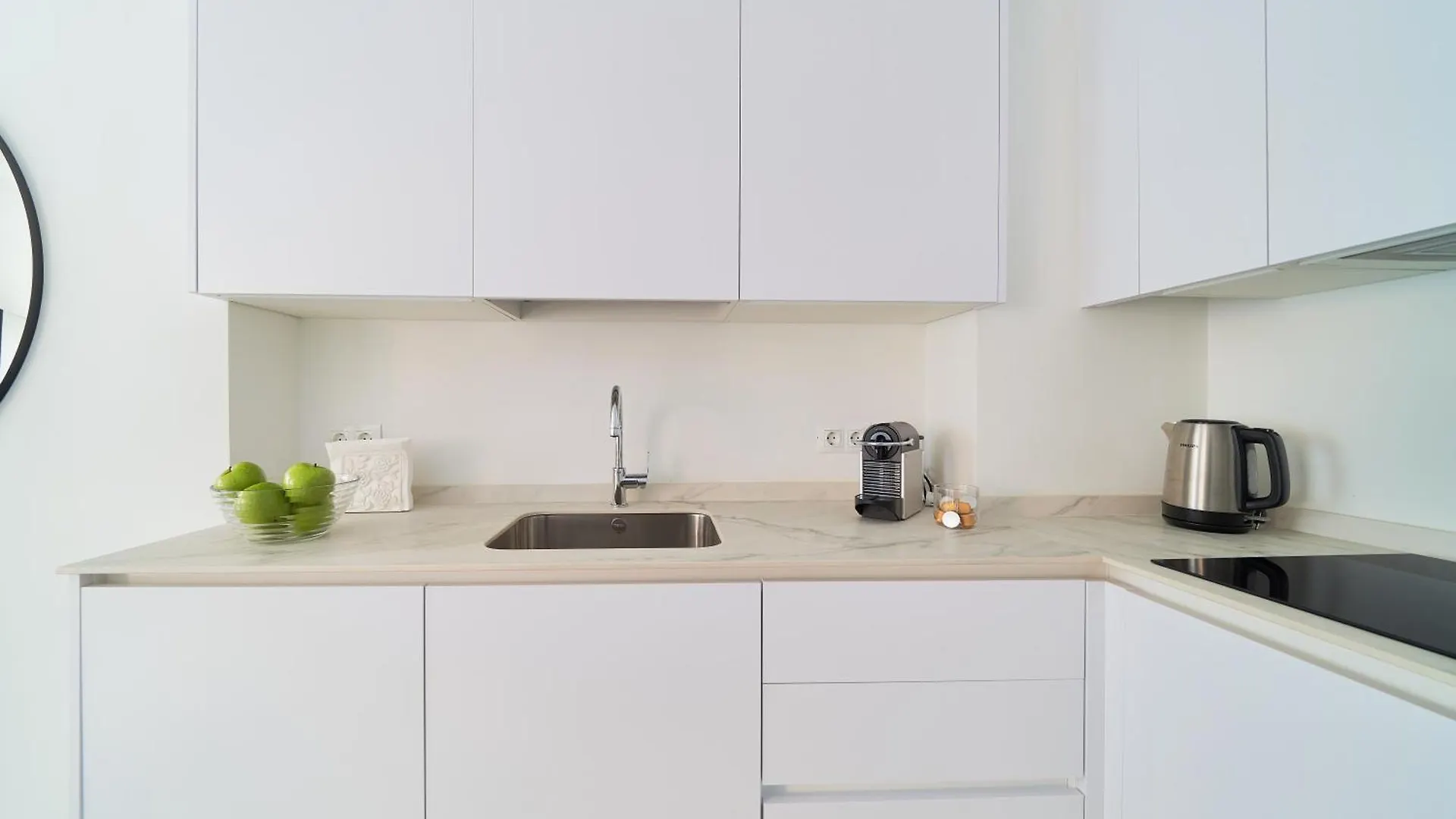 Modern City Centre Apartment W/ Terrace & Fast Wifi 马拉加