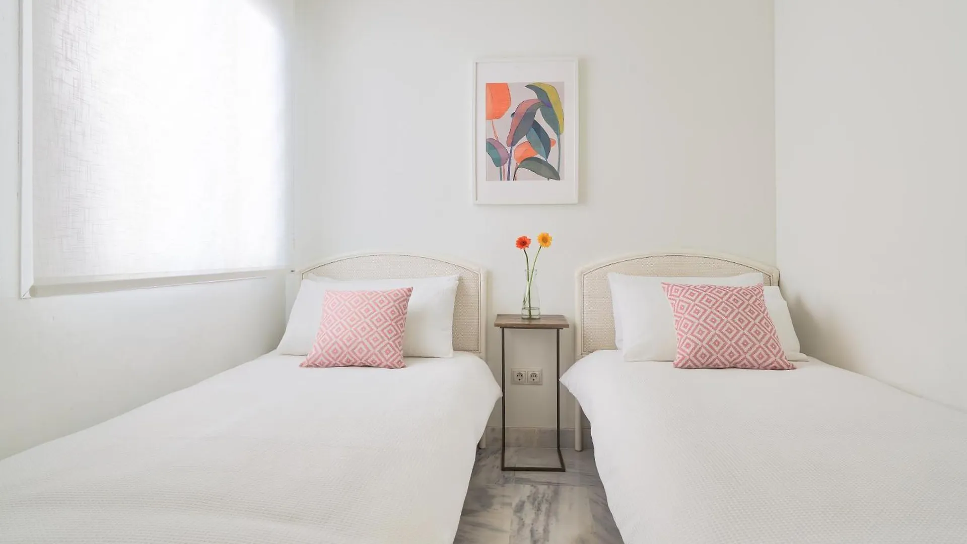 Modern City Centre Apartment W/ Terrace & Fast Wifi 马拉加