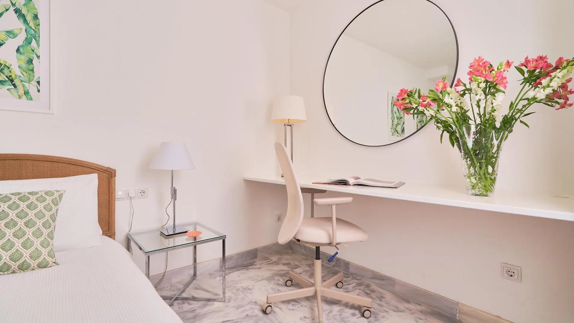 Modern City Centre Apartment W/ Terrace & Fast Wifi 马拉加 西班牙