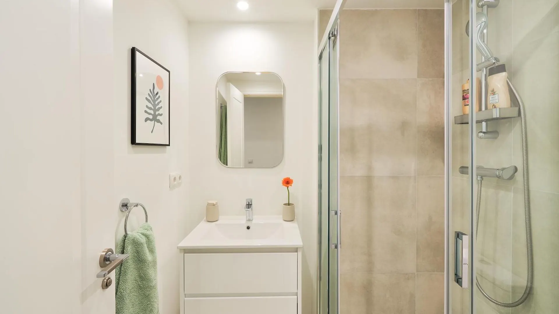 Modern City Centre Apartment W/ Terrace & Fast Wifi 马拉加