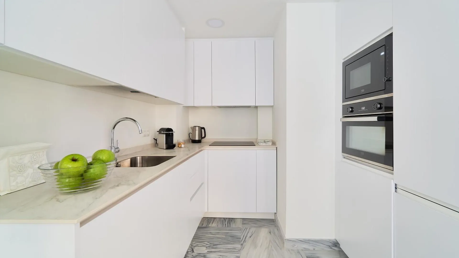 Modern City Centre Apartment W/ Terrace & Fast Wifi 马拉加 0*,  西班牙