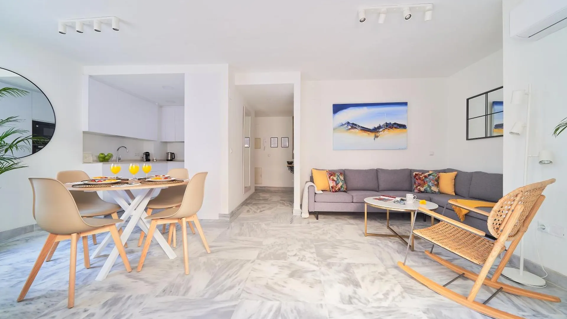 Modern City Centre Apartment W/ Terrace & Fast Wifi 马拉加