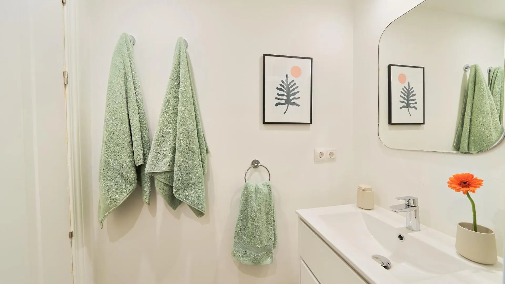Modern City Centre Apartment W/ Terrace & Fast Wifi 马拉加 0*,