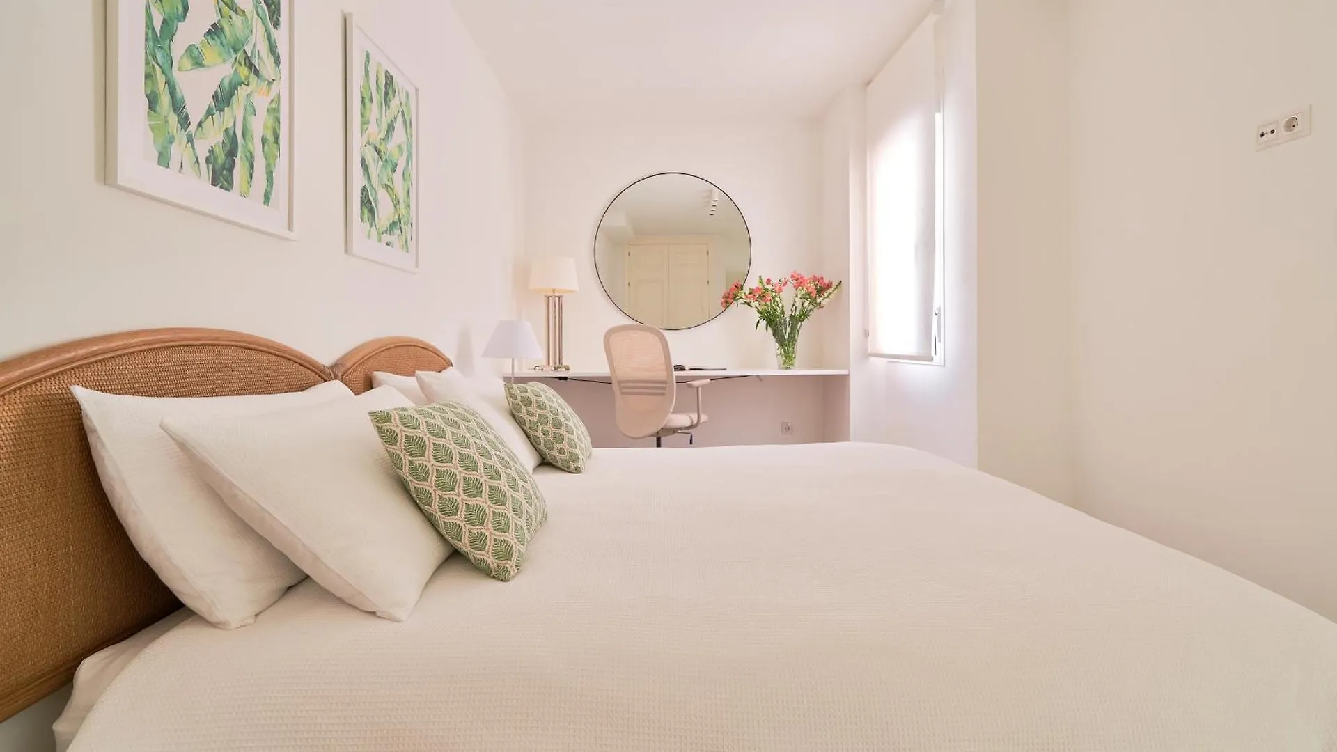 Modern City Centre Apartment W/ Terrace & Fast Wifi 马拉加 0*,  西班牙