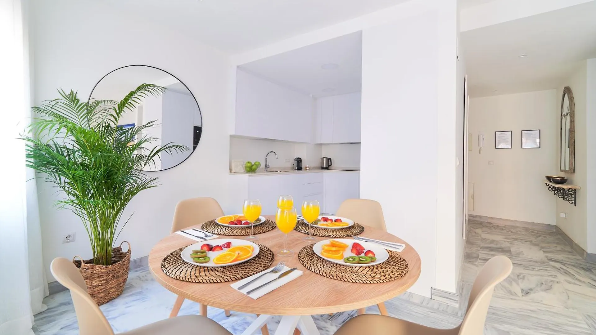 Modern City Centre Apartment W/ Terrace & Fast Wifi 马拉加