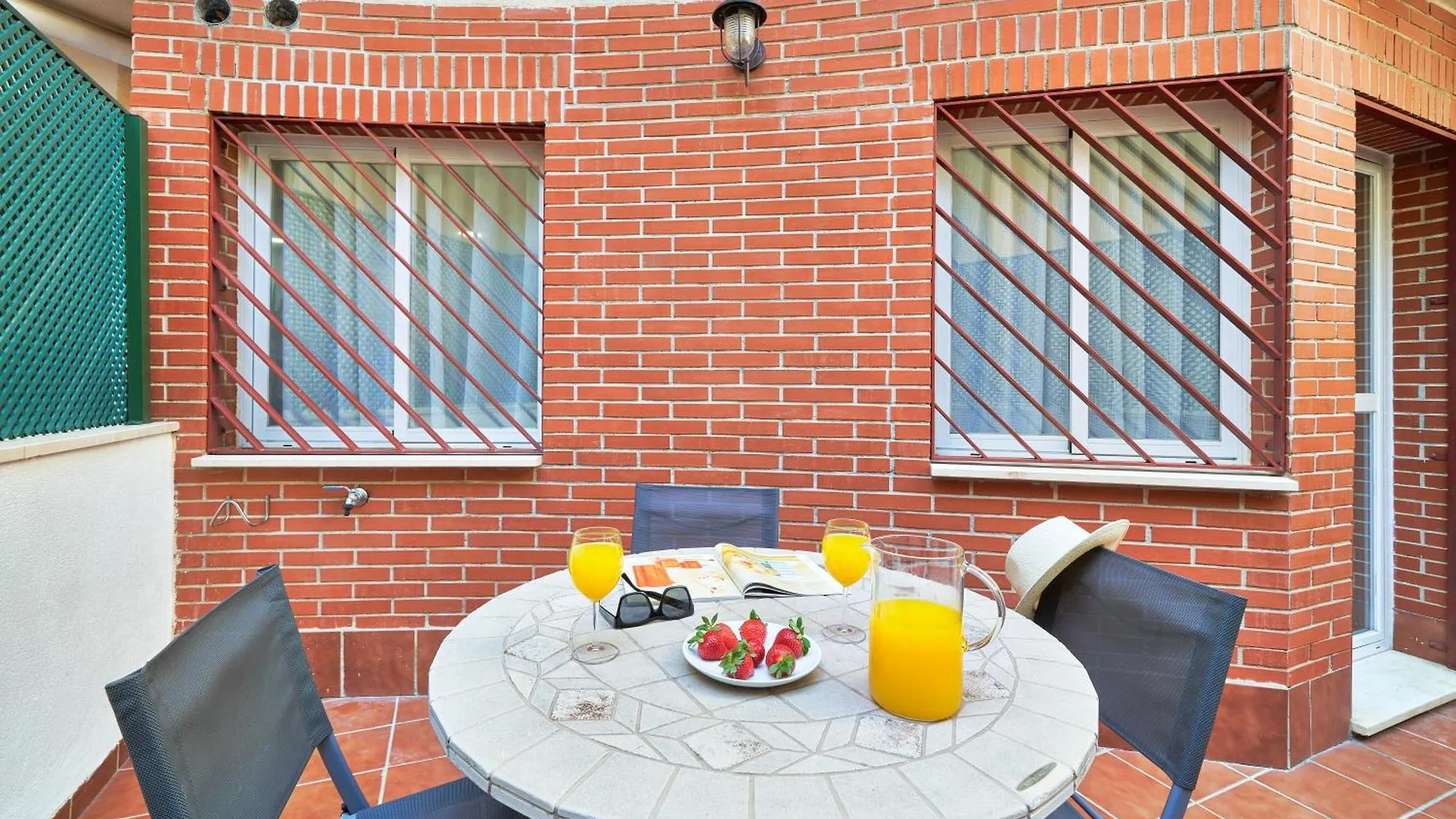Modern City Centre Apartment W/ Terrace & Fast Wifi 马拉加