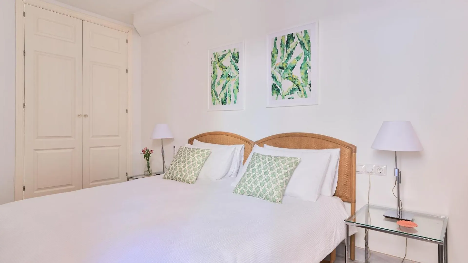 Modern City Centre Apartment W/ Terrace & Fast Wifi 马拉加
