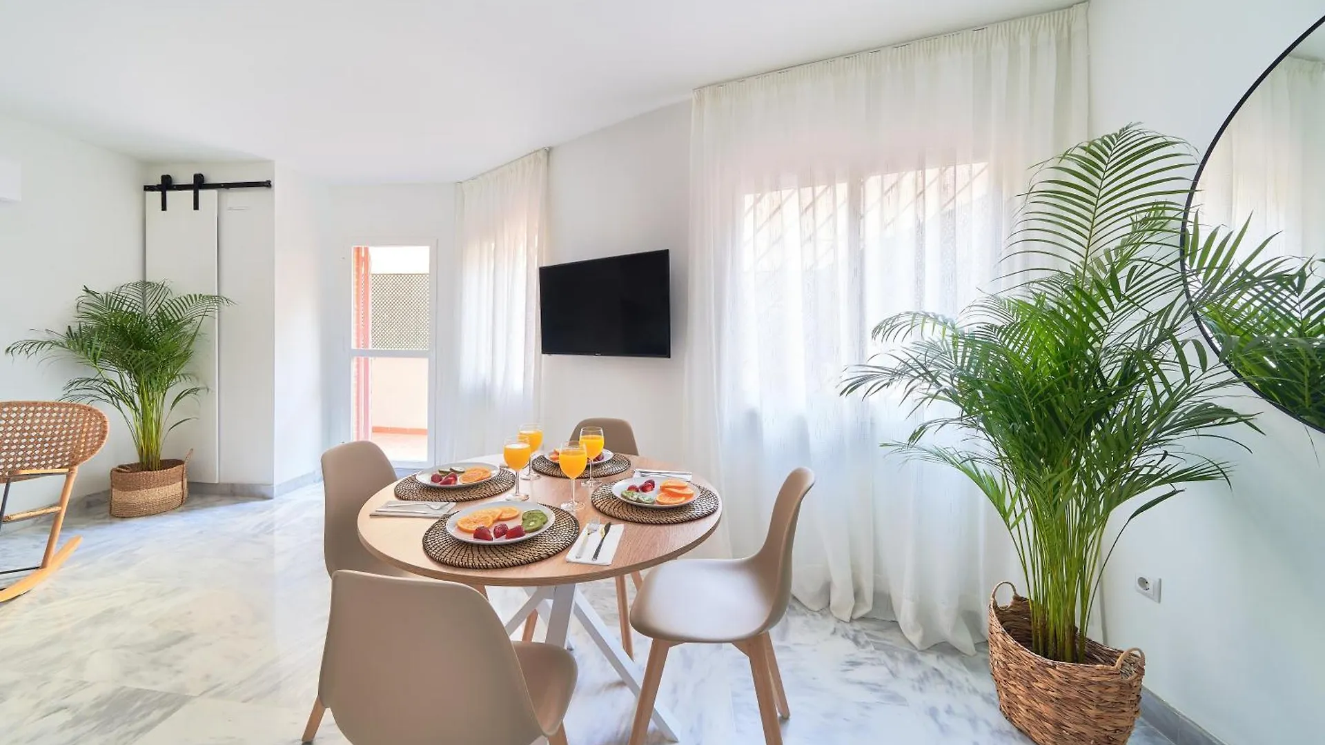 Modern City Centre Apartment W/ Terrace & Fast Wifi Malaga